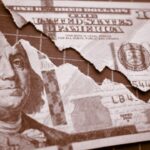 US Dollar Safe-Haven Status in Jeopardy as Tariffs Erode Global Trust, Expert Warns